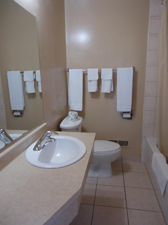 Kingsway Inn Thunder Bay Room photo